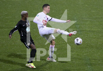 2022-01-03 - Ander Herrera of PSG, Jiannin Berenice of Vannes (left) during the French Cup, round of 32, football match between Vannes OC (Vannes Olympique Club) and Paris Saint-Germain (PSG) on January 3, 2022 at Stade de La Rabine in Vannes, France - VANNES OC (VANNES OLYMPIQUE CLUB) VS PARIS SAINT-GERMAIN (PSG) - FRENCH CUP - SOCCER