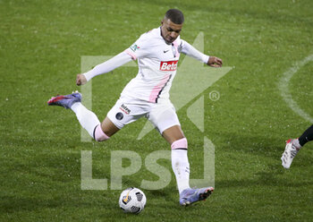 2022-01-03 - Kylian Mbappe of PSG during the French Cup, round of 32, football match between Vannes OC (Vannes Olympique Club) and Paris Saint-Germain (PSG) on January 3, 2022 at Stade de La Rabine in Vannes, France - VANNES OC (VANNES OLYMPIQUE CLUB) VS PARIS SAINT-GERMAIN (PSG) - FRENCH CUP - SOCCER