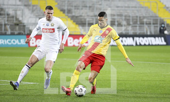 2022-01-04 - Florian Sotoca of Lens, Sven Botman of Lille (left) during the French Cup, round of 32, football match between RC Lens (RCL) and Lille OSC (LOSC) on January 4, 2022 at Stade Bollaert-Delelis in Lens, France - RC LENS (RCL) VS LILLE OSC (LOSC) - FRENCH CUP - SOCCER
