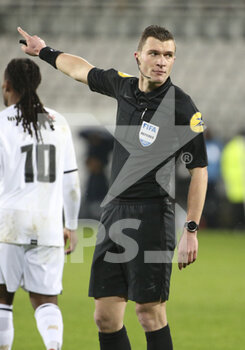 2022-01-04 - Referee Willy Delajod during the French Cup, round of 32, football match between RC Lens (RCL) and Lille OSC (LOSC) on January 4, 2022 at Stade Bollaert-Delelis in Lens, France - RC LENS (RCL) VS LILLE OSC (LOSC) - FRENCH CUP - SOCCER