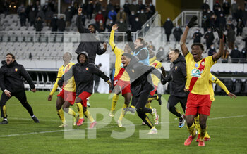 2022-01-04 - Players of RC Lens celebrate the victory after the penalty shoot-out during the French Cup, round of 32, football match between RC Lens (RCL) and Lille OSC (LOSC) on January 4, 2022 at Stade Bollaert-Delelis in Lens, France - RC LENS (RCL) VS LILLE OSC (LOSC) - FRENCH CUP - SOCCER
