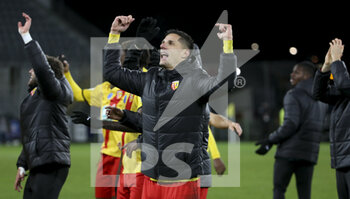 2022-01-04 - Florian Sotoca of Lens and teammates celebrate the victory after the penalty shoot-out during the French Cup, round of 32, football match between RC Lens (RCL) and Lille OSC (LOSC) on January 4, 2022 at Stade Bollaert-Delelis in Lens, France - RC LENS (RCL) VS LILLE OSC (LOSC) - FRENCH CUP - SOCCER