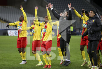 2022-01-04 - Players of Lens celebrate the victory after the penalty shoot-out concluding the French Cup, round of 32, football match between RC Lens (RCL) and Lille OSC (LOSC) on January 4, 2022 at Stade Bollaert-Delelis in Lens, France - RC LENS (RCL) VS LILLE OSC (LOSC) - FRENCH CUP - SOCCER