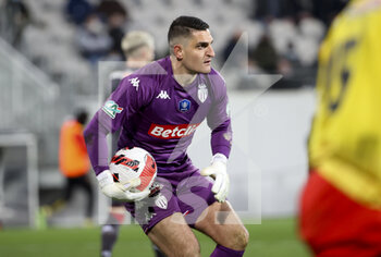 2022-01-30 - Goalkeeper of Monaco Vito Mannone during the French Cup, round of 16 football match between RC Lens and AS Monaco on January 30, 2022 at Stade Bollaert-Delelis in Lens, France - RC LENS VS AS MONACO - FRENCH CUP - SOCCER