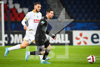 31/01/2022 - Amine GOUIRI of Nice and Lionel (Leo) MESSI of PSG during the French Cup, round of 16 football match between Paris Saint-Germain and OGC Nice on January 31, 2022 at Parc des Princes stadium in Paris, France - PARIS SAINT-GERMAIN VS OGC NICE - FRENCH CUP - CALCIO