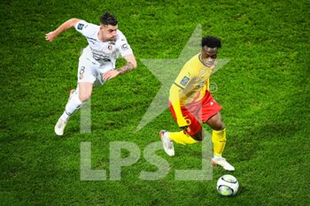 08/01/2022 - Baptiste SANTAMARIA of Rennes and Arnaud KALIMUENDO of Lens during the French championship Ligue 1 football match between RC Lens and Stade Rennais (Rennes) on January 8, 2022 at Bollaert-Delelis stadium in Lens, France - RC LENS VS STADE RENNAIS (RENNES) - FRENCH LIGUE 1 - CALCIO