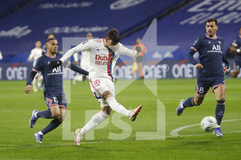 09/01/2022 - Lucas Paqueta of Lyon scores a goal 1-0, Colin Dagba and Leandro Paredes of Paris during the French championship Ligue 1 football match between Olympique Lyonnais (Lyon) and Paris Saint-Germain on January 9, 2022 at Groupama stadium in Decines-Charpieu near Lyon, France - OLYMPIQUE LYONNAIS (LYON) VS PARIS SAINT-GERMAIN - FRENCH LIGUE 1 - CALCIO