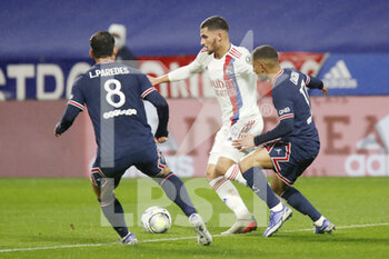 09/01/2022 - Houssem Aouar of Lyon and Leandro Paredes, Colin Dagba of Paris during the French championship Ligue 1 football match between Olympique Lyonnais (Lyon) and Paris Saint-Germain on January 9, 2022 at Groupama stadium in Decines-Charpieu near Lyon, France - OLYMPIQUE LYONNAIS (LYON) VS PARIS SAINT-GERMAIN - FRENCH LIGUE 1 - CALCIO