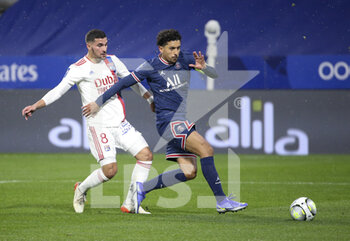 09/01/2022 - Marquinhos of PSG, Houssem Aouar of Lyon (left) during the French championship Ligue 1 football match between Olympique Lyonnais (Lyon) and Paris Saint-Germain on January 9, 2022 at Groupama stadium in Decines-Charpieu near Lyon, France - OLYMPIQUE LYONNAIS (LYON) VS PARIS SAINT-GERMAIN - FRENCH LIGUE 1 - CALCIO