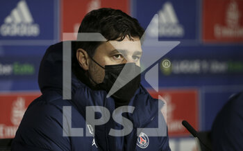 09/01/2022 - Coach of PSG Mauricio Pochettino answers to the media during the post-match press conference following the French championship Ligue 1 football match between Olympique Lyonnais (Lyon) and Paris Saint-Germain on January 9, 2022 at Groupama stadium in Decines-Charpieu near Lyon, France - OLYMPIQUE LYONNAIS (LYON) VS PARIS SAINT-GERMAIN - FRENCH LIGUE 1 - CALCIO