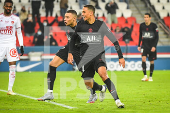 15/01/2022 - Thilo KEHRER of PSG celebrate his goal with Kylian MBAPPE of PSG during the French championship Ligue 1 football match between Paris Saint-Germain and Stade Brestois (Brest) on January 15, 2022 at Parc des Princes stadium in Paris, France - PARIS SAINT-GERMAIN VS STADE BRESTOIS (BREST) - FRENCH LIGUE 1 - CALCIO