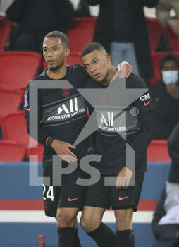 15/01/2022 - Kylian Mbappe of PSG celebrates his goal with Thilo Kehrer (left) during the French championship Ligue 1 football match between Paris Saint-Germain (PSG) and Stade Brestois 29 (Brest) on January 15, 2022 at Parc des Princes stadium in Paris, France - PARIS SAINT-GERMAIN VS STADE BRESTOIS (BREST) - FRENCH LIGUE 1 - CALCIO