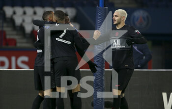 15/01/2022 - Thilo Kehrer of PSG #24 celebrates his goal with Mauro Icardi (right) and teammates during the French championship Ligue 1 football match between Paris Saint-Germain (PSG) and Stade Brestois 29 (Brest) on January 15, 2022 at Parc des Princes stadium in Paris, France - PARIS SAINT-GERMAIN VS STADE BRESTOIS (BREST) - FRENCH LIGUE 1 - CALCIO