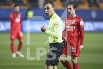 16/01/2022 - Referee Jerome Brisard during the French championship Ligue 1 football match between ESTAC Troyes and Olympique Lyonnais (Lyon) on January 16, 2022 at Stade de L'Aube in Troyes, France - ESTAC TROYES VS OLYMPIQUE LYONNAIS (LYON) - FRENCH LIGUE 1 - CALCIO