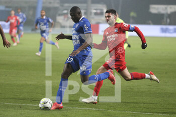 16/01/2022 - Abdu Conte of Troyes, Leo Dubois of Lyon during the French championship Ligue 1 football match between ESTAC Troyes and Olympique Lyonnais (Lyon) on January 16, 2022 at Stade de L'Aube in Troyes, France - ESTAC TROYES VS OLYMPIQUE LYONNAIS (LYON) - FRENCH LIGUE 1 - CALCIO