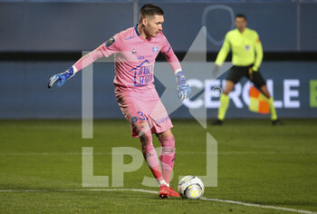 16/01/2022 - Goalkeeper of Troyes Gauthier Gallon during the French championship Ligue 1 football match between ESTAC Troyes and Olympique Lyonnais (Lyon) on January 16, 2022 at Stade de L'Aube in Troyes, France - ESTAC TROYES VS OLYMPIQUE LYONNAIS (LYON) - FRENCH LIGUE 1 - CALCIO
