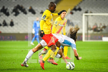 2022-01-22 - Gael KAKUTA of Lens and Matteo GUENDOUZI of Marseille during the French championship Ligue 1 football match between RC Lens and Olympique de Marseille on January 22, 2022 at Bollaert-Delelis stadium in Lens, France - RC LENS VS OLYMPIQUE DE MARSEILLE - FRENCH LIGUE 1 - SOCCER