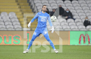 2022-01-22 - Goalkeeper of Marseille Pau Lopez during the French championship Ligue 1 football match between RC Lens (RCL) and Olympique de Marseille (OM) on January 22, 2022 at Stade Bollaert-Delelis in Lens, France - RC LENS VS OLYMPIQUE DE MARSEILLE - FRENCH LIGUE 1 - SOCCER
