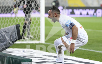 2022-01-22 - Dimitri Payet of Marseille celebrates his goal scored on a penalty kick during the French championship Ligue 1 football match between RC Lens (RCL) and Olympique de Marseille (OM) on January 22, 2022 at Stade Bollaert-Delelis in Lens, France - RC LENS VS OLYMPIQUE DE MARSEILLE - FRENCH LIGUE 1 - SOCCER