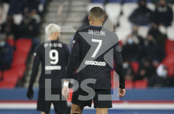 23/01/2022 - Kylian Mbappe, Mauro Icardi (left) of PSG have their name written in chinese on their jersey to celebrate the chinese new year during the French championship Ligue 1 football match between Paris Saint-Germain and Stade de Reims on January 23, 2022 at Parc des Princes stadium in Paris, France - PARIS SAINT-GERMAIN VS STADE DE REIMS - FRENCH LIGUE 1 - CALCIO