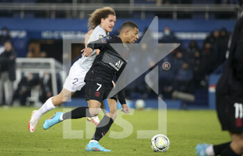 23/01/2022 - Kylian Mbappe of PSG, Wout Faes of Reims (left) during the French championship Ligue 1 football match between Paris Saint-Germain and Stade de Reims on January 23, 2022 at Parc des Princes stadium in Paris, France - PARIS SAINT-GERMAIN VS STADE DE REIMS - FRENCH LIGUE 1 - CALCIO
