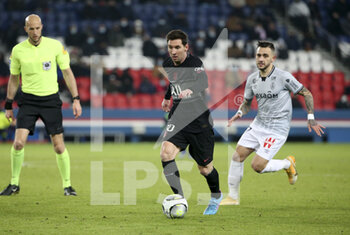 23/01/2022 - Lionel Messi of PSG, Anastasios Donis of Reims during the French championship Ligue 1 football match between Paris Saint-Germain and Stade de Reims on January 23, 2022 at Parc des Princes stadium in Paris, France - PARIS SAINT-GERMAIN VS STADE DE REIMS - FRENCH LIGUE 1 - CALCIO
