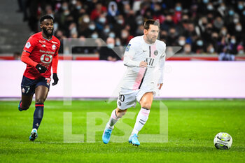 06/02/2022 - Jonathan BAMBA of Lille and Lionel (Leo) MESSI of PSG during the French championship Ligue 1 football match between LOSC Lille and Paris Saint-Germain on February 6, 2022 at Pierre Mauroy stadium in Villeneuve-d'Ascq near Lille, France - LOSC LILLE VS PARIS SAINT-GERMAIN - FRENCH LIGUE 1 - CALCIO