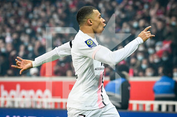 06/02/2022 - Kylian MBAPPE of PSG celebrates his goal during the French championship Ligue 1 football match between LOSC Lille and Paris Saint-Germain on February 6, 2022 at Pierre Mauroy stadium in Villeneuve-d'Ascq near Lille, France - LOSC LILLE VS PARIS SAINT-GERMAIN - FRENCH LIGUE 1 - CALCIO