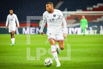 2022-02-11 - Kylian MBAPPE of PSG during the French championship Ligue 1 football match between Paris Saint-Germain and Stade Rennais (Rennes) on February 11, 2022 at Parc des Princes stadium in Paris, France - PARIS SAINT-GERMAIN VS STADE RENNAIS (RENNES) - FRENCH LIGUE 1 - SOCCER