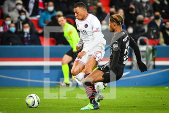 2022-02-11 - Kylian MBAPPE of PSG and Warmed OMARI of Rennes during the French championship Ligue 1 football match between Paris Saint-Germain and Stade Rennais (Rennes) on February 11, 2022 at Parc des Princes stadium in Paris, France - PARIS SAINT-GERMAIN VS STADE RENNAIS (RENNES) - FRENCH LIGUE 1 - SOCCER