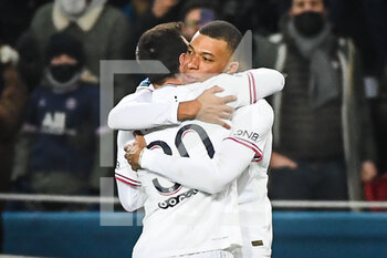 2022-02-11 - Kylian MBAPPE of PSG celebrate his goal with Lionel (Leo) MESSI of PSG during the French championship Ligue 1 football match between Paris Saint-Germain and Stade Rennais (Rennes) on February 11, 2022 at Parc des Princes stadium in Paris, France - PARIS SAINT-GERMAIN VS STADE RENNAIS (RENNES) - FRENCH LIGUE 1 - SOCCER