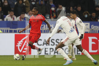 12/02/2022 - Jordan LOTOMBA of Nice and Lucas PAQUETA of Lyon during the French championship Ligue 1 football match between Olympique Lyonnais and OGC Nice on February 12, 2022 at Groupama stadium in Decines-Charpieu near Lyon, France - OLYMPIQUE LYONNAIS VS OGC NICE - FRENCH LIGUE 1 - CALCIO