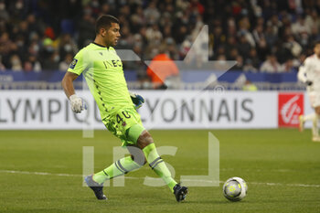 2022-02-12 - Walter BENITEZ of Nice during the French championship Ligue 1 football match between Olympique Lyonnais and OGC Nice on February 12, 2022 at Groupama stadium in Decines-Charpieu near Lyon, France - OLYMPIQUE LYONNAIS VS OGC NICE - FRENCH LIGUE 1 - SOCCER