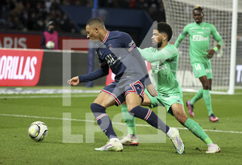 27/02/2022 - Kylian Mbappe of PSG, Mahdi Camara of Saint-Etienne during the French championship Ligue 1 football match between Paris Saint-Germain (PSG) and AS Saint-Etienne (ASSE) on February 26, 2022 at Parc des Princes stadium in Paris, France - PARIS SAINT-GERMAIN (PSG) VS AS SAINT-ETIENNE (ASSE) - FRENCH LIGUE 1 - CALCIO