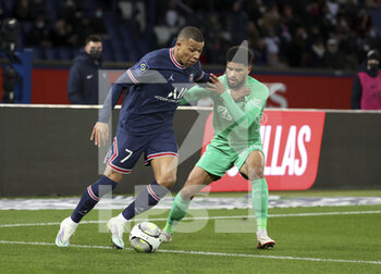 27/02/2022 - Kylian Mbappe of PSG, Mahdi Camara of Saint-Etienne during the French championship Ligue 1 football match between Paris Saint-Germain (PSG) and AS Saint-Etienne (ASSE) on February 26, 2022 at Parc des Princes stadium in Paris, France - PARIS SAINT-GERMAIN (PSG) VS AS SAINT-ETIENNE (ASSE) - FRENCH LIGUE 1 - CALCIO