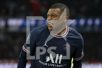 27/02/2022 - Kylian Mbappe of PSG reacts during the French championship Ligue 1 football match between Paris Saint-Germain (PSG) and AS Saint-Etienne (ASSE) on February 26, 2022 at Parc des Princes stadium in Paris, France - PARIS SAINT-GERMAIN (PSG) VS AS SAINT-ETIENNE (ASSE) - FRENCH LIGUE 1 - CALCIO
