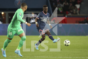 27/02/2022 - Idrissa Gueye Gana of PSG during the French championship Ligue 1 football match between Paris Saint-Germain (PSG) and AS Saint-Etienne (ASSE) on February 26, 2022 at Parc des Princes stadium in Paris, France - PARIS SAINT-GERMAIN (PSG) VS AS SAINT-ETIENNE (ASSE) - FRENCH LIGUE 1 - CALCIO