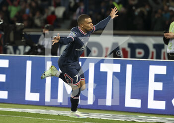 27/02/2022 - Kylian Mbappe of PSG celebrates his second goal during the French championship Ligue 1 football match between Paris Saint-Germain (PSG) and AS Saint-Etienne (ASSE) on February 26, 2022 at Parc des Princes stadium in Paris, France - PARIS SAINT-GERMAIN (PSG) VS AS SAINT-ETIENNE (ASSE) - FRENCH LIGUE 1 - CALCIO
