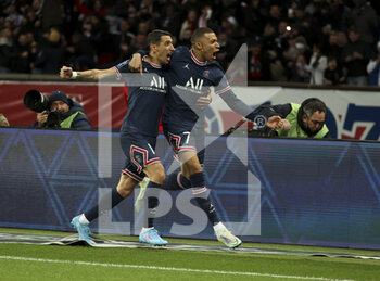 27/02/2022 - Kylian Mbappe of PSG celebrates his second goal with Angel Di Maria (left) during the French championship Ligue 1 football match between Paris Saint-Germain (PSG) and AS Saint-Etienne (ASSE) on February 26, 2022 at Parc des Princes stadium in Paris, France - PARIS SAINT-GERMAIN (PSG) VS AS SAINT-ETIENNE (ASSE) - FRENCH LIGUE 1 - CALCIO