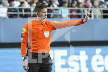 2022-02-27 - Referee Francois Letexier during the French championship Ligue 1 football match between ESTAC Troyes and Olympique de Marseille (OM) on February 27, 2022 at Stade de l'Aube in Troyes, France - ESTAC TROYES VS OLYMPIQUE DE MARSEILLE - FRENCH LIGUE 1 - SOCCER