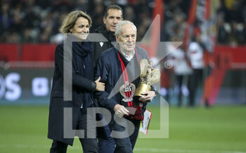 2022-03-05 - Former player of Nice Leif Eriksson is honored before the French championship Ligue 1 football match between OGC Nice (OGCN) and Paris Saint-Germain (PSG) on March 5, 2022 at Allianz Riviera stadium in Nice, France - OGC NICE (OGCN) VS PARIS SAINT-GERMAIN (PSG) - FRENCH LIGUE 1 - SOCCER