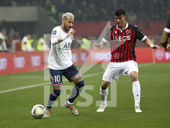 2022-03-05 - Neymar Jr of PSG, Flavius Daniliuc of Nice during the French championship Ligue 1 football match between OGC Nice (OGCN) and Paris Saint-Germain (PSG) on March 5, 2022 at Allianz Riviera stadium in Nice, France - OGC NICE (OGCN) VS PARIS SAINT-GERMAIN (PSG) - FRENCH LIGUE 1 - SOCCER