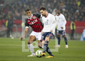 2022-03-05 - Lionel Messi of PSG, Mario Lemina of Nice (left) during the French championship Ligue 1 football match between OGC Nice (OGCN) and Paris Saint-Germain (PSG) on March 5, 2022 at Allianz Riviera stadium in Nice, France - OGC NICE (OGCN) VS PARIS SAINT-GERMAIN (PSG) - FRENCH LIGUE 1 - SOCCER