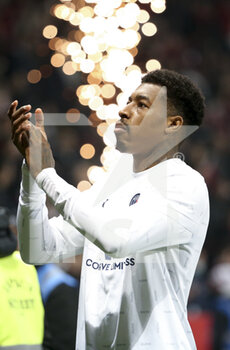 2022-03-05 - Presnel Kimpembe of PSG salutes the supporters following the French championship Ligue 1 football match between OGC Nice (OGCN) and Paris Saint-Germain (PSG) on March 5, 2022 at Allianz Riviera stadium in Nice, France - OGC NICE (OGCN) VS PARIS SAINT-GERMAIN (PSG) - FRENCH LIGUE 1 - SOCCER