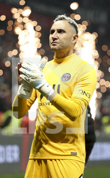 2022-03-05 - Goalkeeper of PSG Keylor Navas salutes the supporters following the French championship Ligue 1 football match between OGC Nice (OGCN) and Paris Saint-Germain (PSG) on March 5, 2022 at Allianz Riviera stadium in Nice, France - OGC NICE (OGCN) VS PARIS SAINT-GERMAIN (PSG) - FRENCH LIGUE 1 - SOCCER