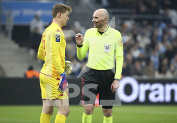 2022-03-06 - Referee Antony Gautier warns goalkeeper of Monaco Alexander Nubel during the French championship Ligue 1 football match between Olympique de Marseille (OM) and AS Monaco (ASM) on March 6, 2022 at Velodrome stadium in Marseille, France - OLYMPIQUE DE MARSEILLE (OM) VS AS MONACO (ASM) - FRENCH LIGUE 1 - SOCCER