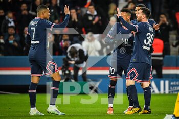 03/04/2022 - NEYMAR JR of PSG celebrate his goal with teammates during the French championship Ligue 1 football match between Paris Saint-Germain and FC Lorient on April 3, 2022 at Parc des Princes stadium in Paris, France - PARIS SAINT-GERMAIN VS FC LORIENT - FRENCH LIGUE 1 - CALCIO