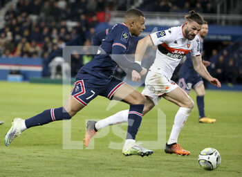 03/04/2022 - Kylian Mbappe of France, Leo Petrot of Lorient during the French championship Ligue 1 football match between Paris Saint-Germain (PSG) and FC Lorient on April 3, 2022 at Parc des Princes stadium in Paris, France - PARIS SAINT-GERMAIN VS FC LORIENT - FRENCH LIGUE 1 - CALCIO