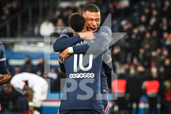 03/04/2022 - NEYMAR JR of PSG celebrate his goal with Kylian MBAPPE of PSG during the French championship Ligue 1 football match between Paris Saint-Germain and FC Lorient on April 3, 2022 at Parc des Princes stadium in Paris, France - PARIS SAINT-GERMAIN VS FC LORIENT - FRENCH LIGUE 1 - CALCIO