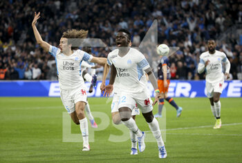 10/04/2022 - Bamba Dieng of Marseille celebrates his goal with Matteo Guendouzi (left) during the French championship Ligue 1 football match between Olympique de Marseille (OM) and Montpellier HSC (MHSC) on April 10, 2022 at Stade Velodrome in Marseille, France - OLYMPIQUE DE MARSEILLE (OM) VS MONTPELLIER HSC (MHSC) - FRENCH LIGUE 1 - CALCIO